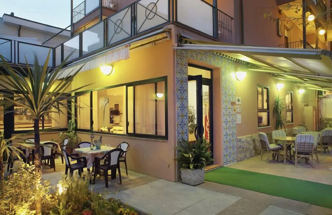 Hotel Jolie-1